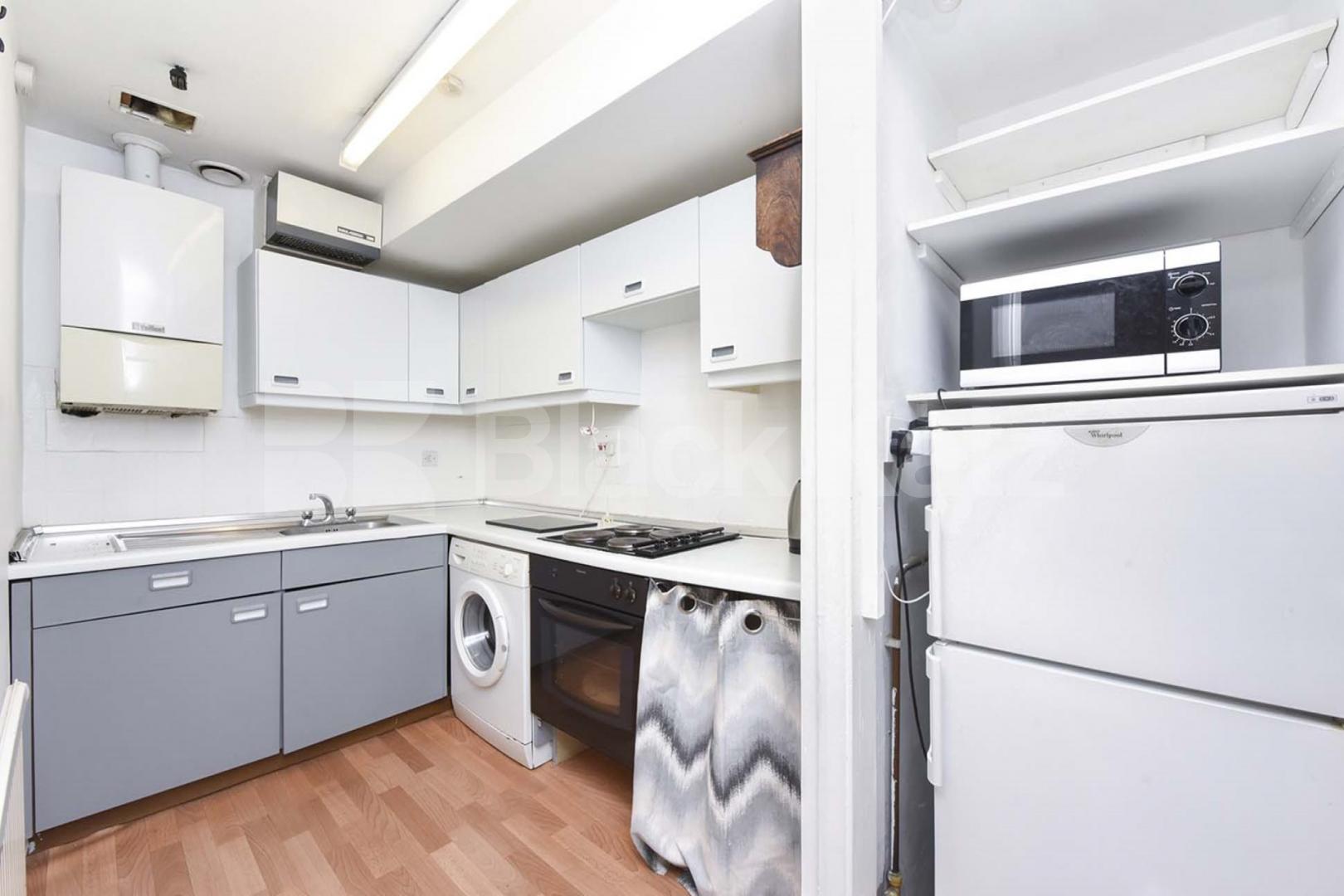 Flooded with natural light & offering 582 Sq.Ft of living entertaining space Clapham Road , Stockwell